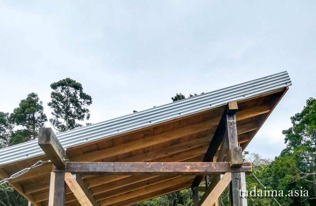 1.5坪の小屋作り、2重屋根で断熱対策。ケラバ雨仕舞はガルバを巻き付けるだけ 家作り反面教科書